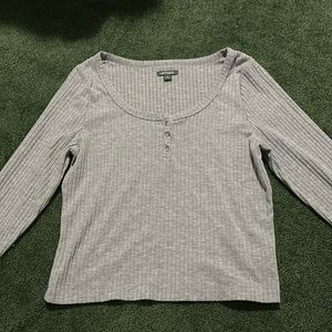 Gray long sleeve scoop neck